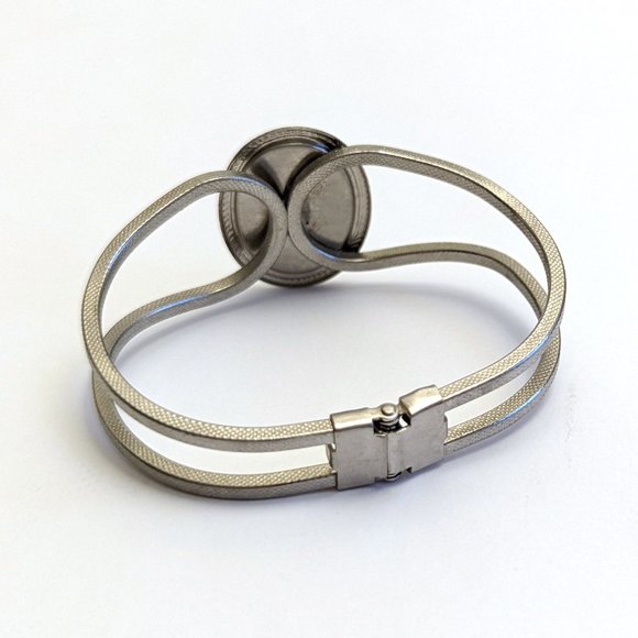 Abalone Shell Look Blue Oval Bracelet With Silver Tone Setting Easy Open Clasp - Picture 2 of 3